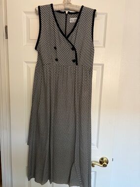 Black and White Sleeveless Dress
